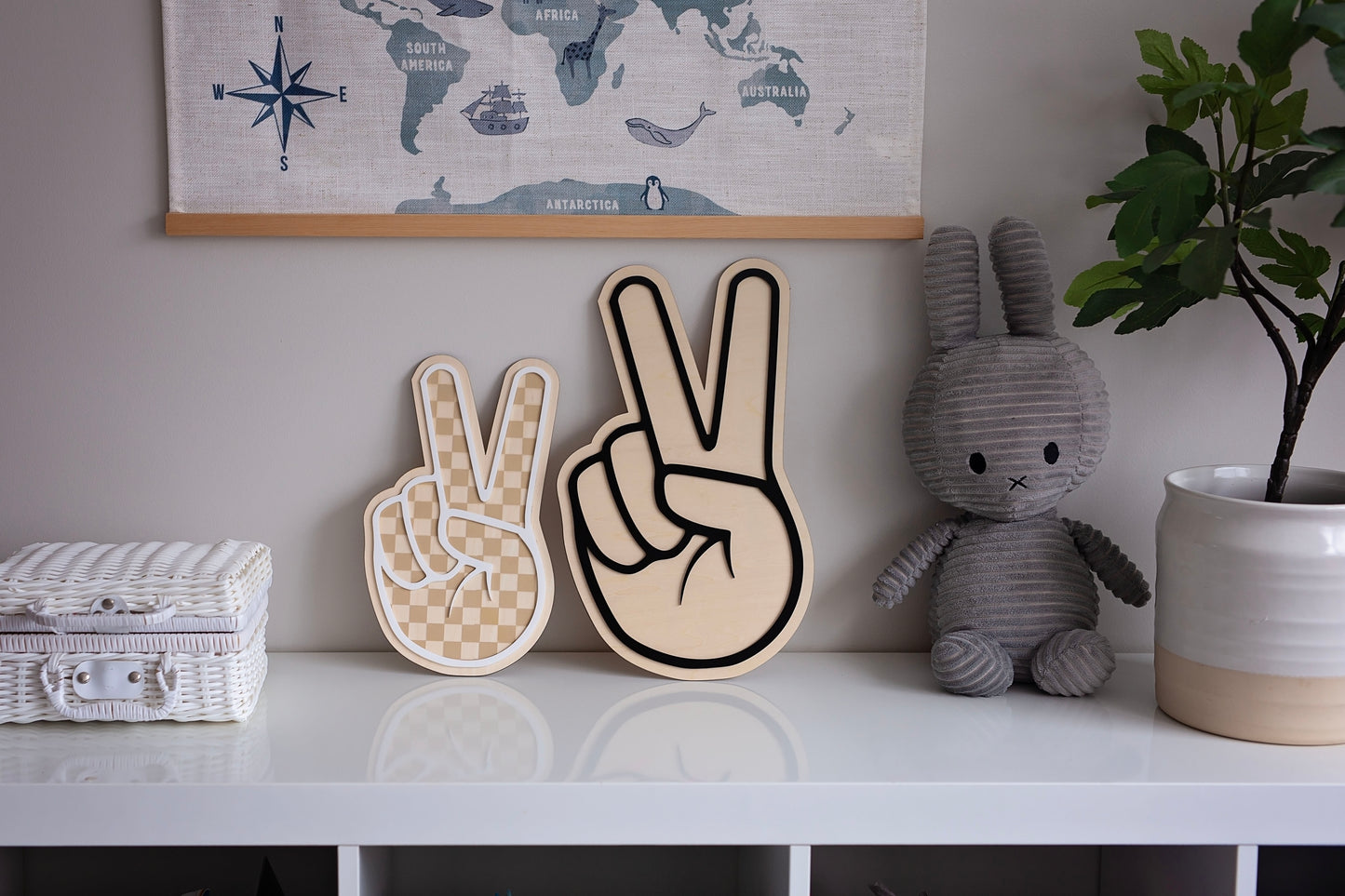 Peace sign hand
