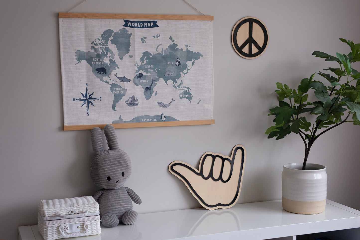 Shaka sign hand - Wall decor shelfie