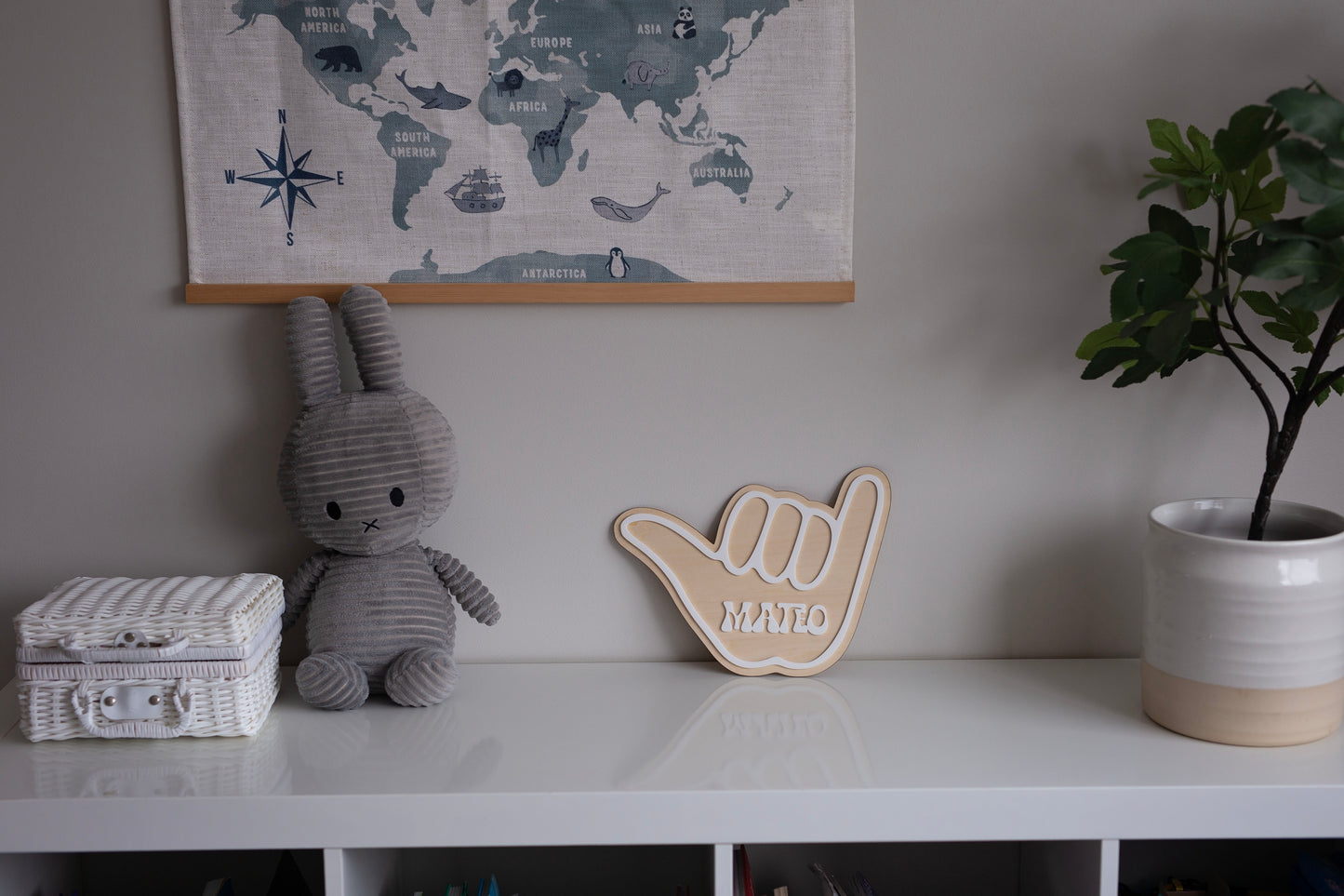 Shaka sign hand - Wall decor shelfie