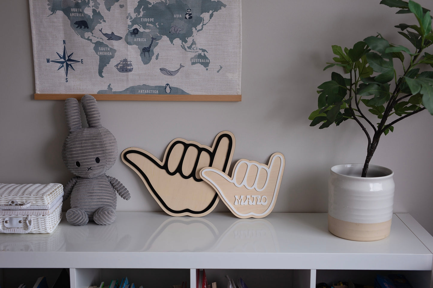Shaka sign hand - Wall decor shelfie
